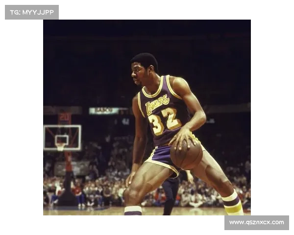 如何分析魔术师约翰逊在快攻中的节奏控制与传球技巧 如何分析魔术师约翰逊在快攻中的节奏控制与传球技巧